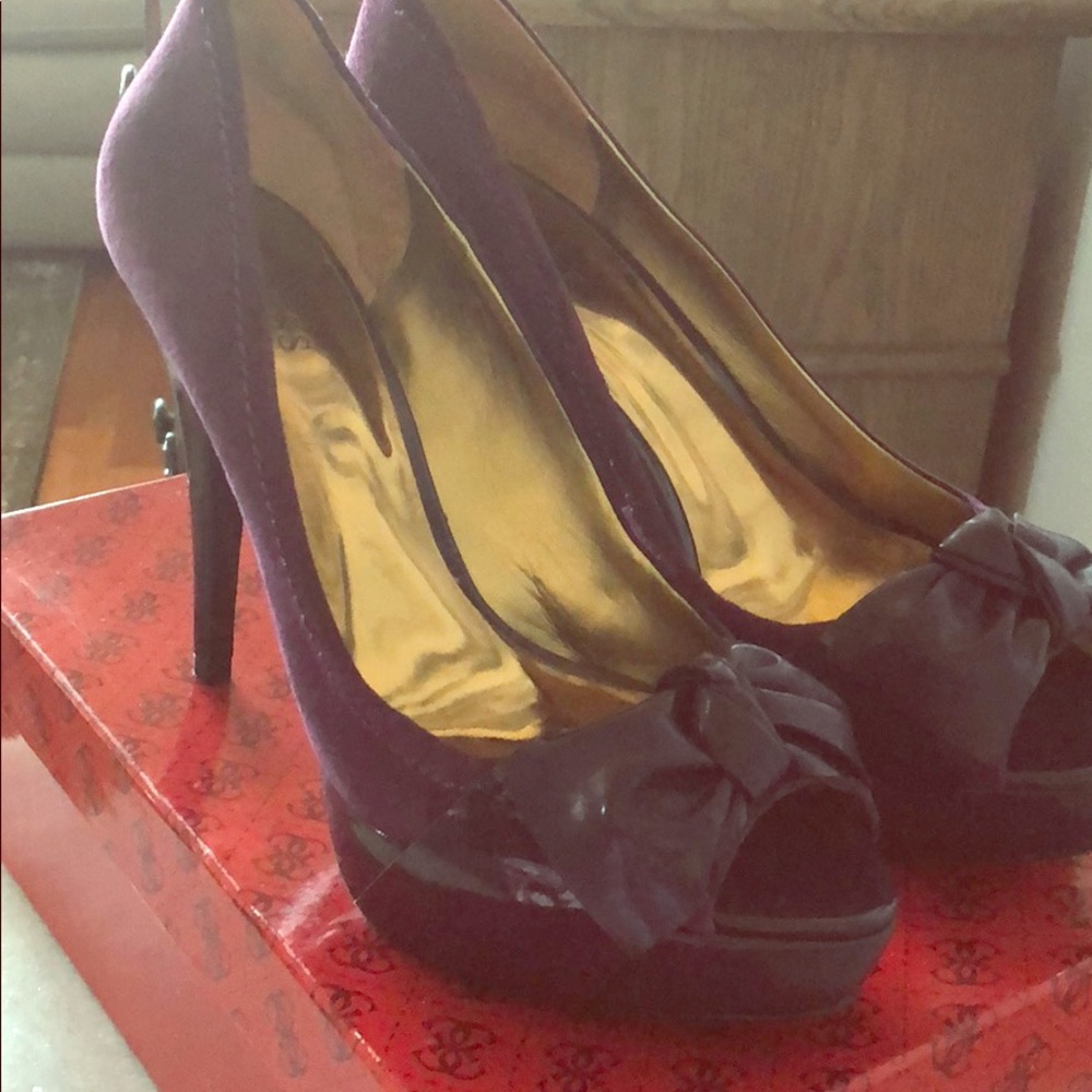 Purple peep toed pumps!